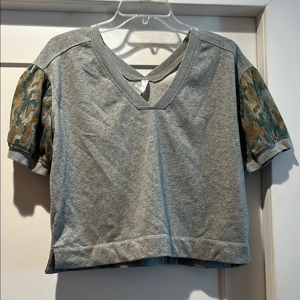 Daily Practice camo-sleeve top